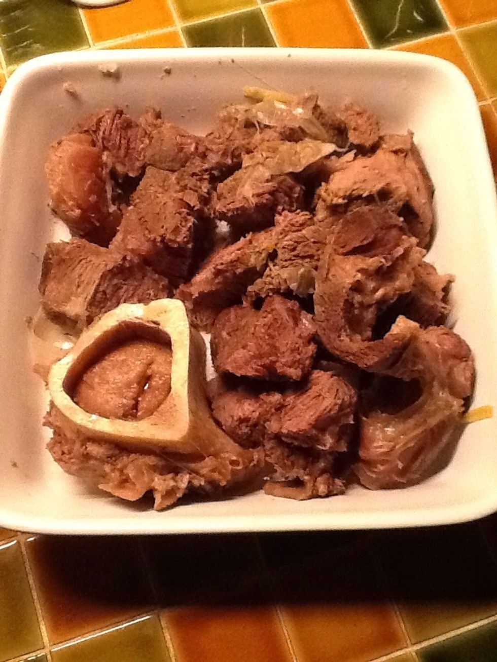 Let it braise at least 2 hours. Then add potatoes and courgettes. Let it cook 1 more hour.