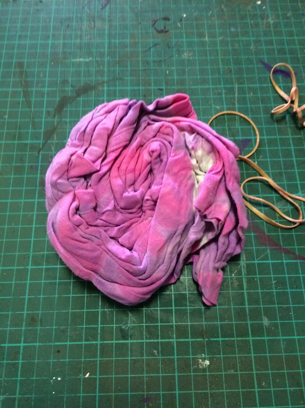 Let it sit and soak in for 15min, then you can take off the rubber bands and open it up