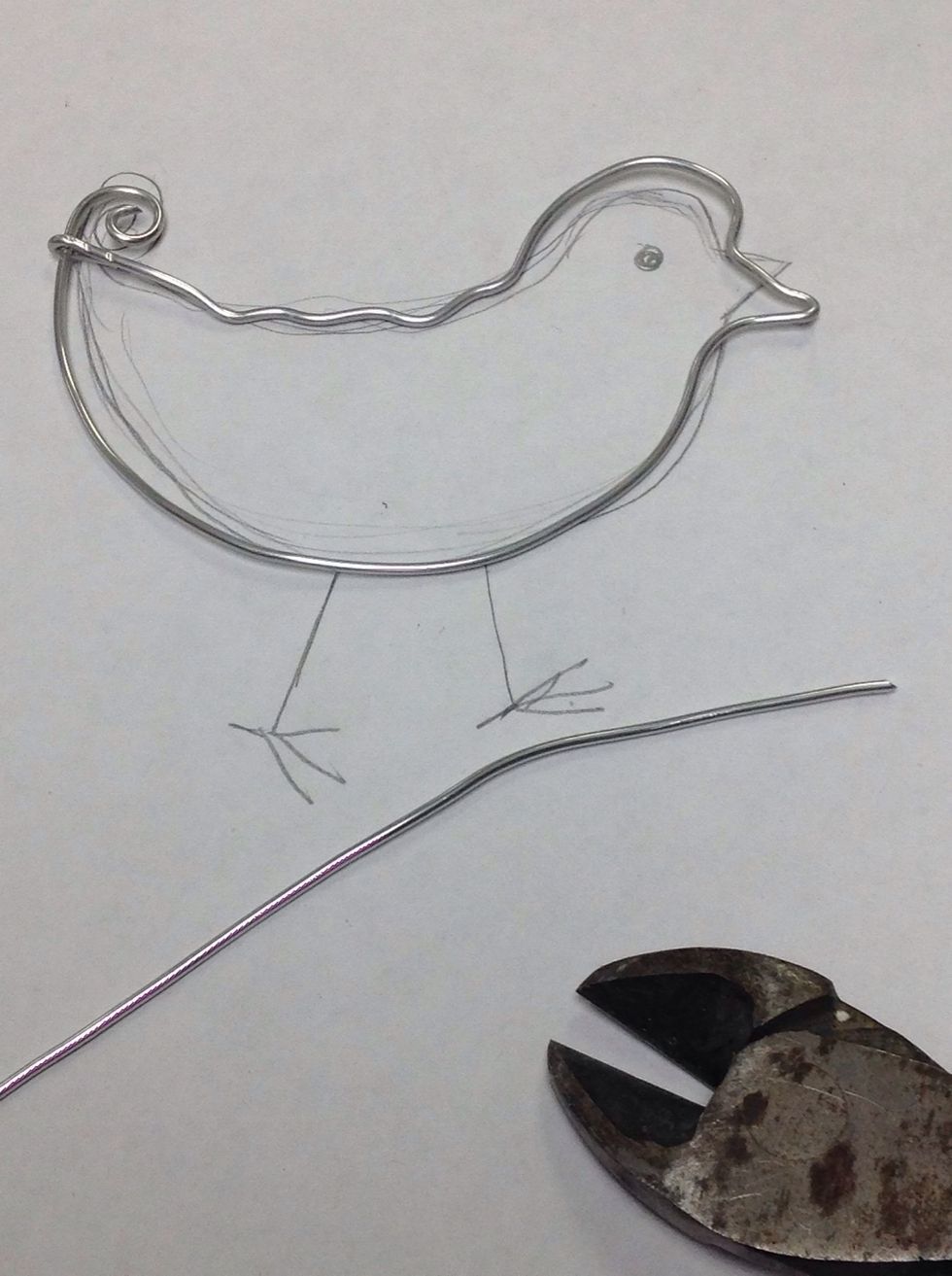 Let's add feet. Cut 2 shorter pieces of wire the same length.