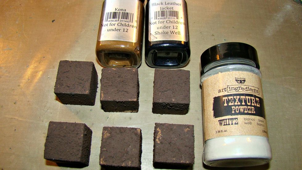 Let's prepare the surface of the blocks, I wanted a dark brown so I mixed these two colors together and added texture powder. It provides a nice grit to the paint.