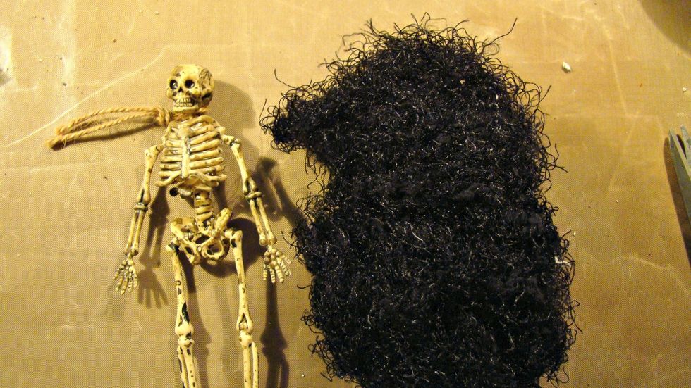 Let's pretty up our skeleton by adding some hair with this yarn.