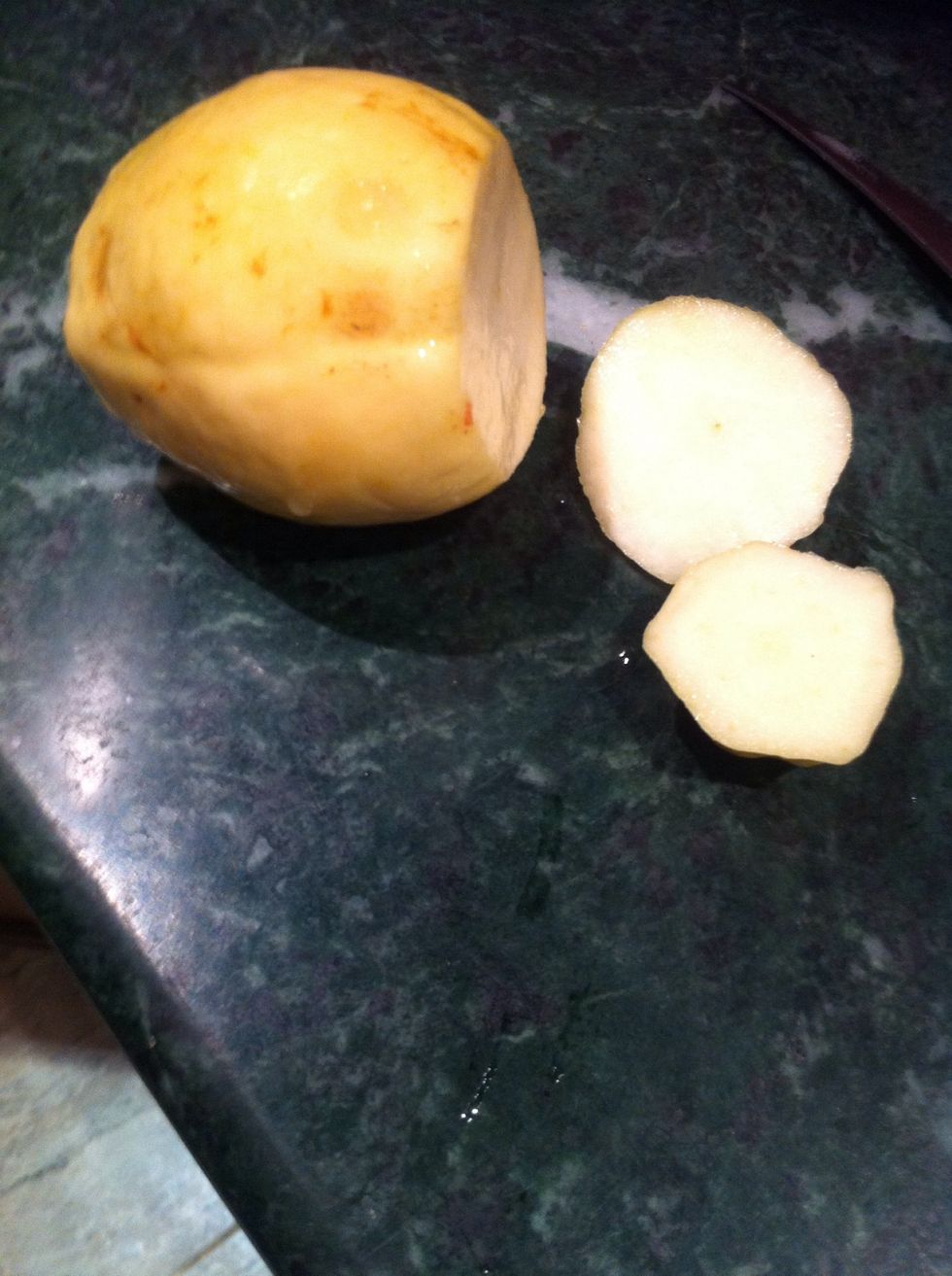 Let's start with the guava and plz cut the to sides