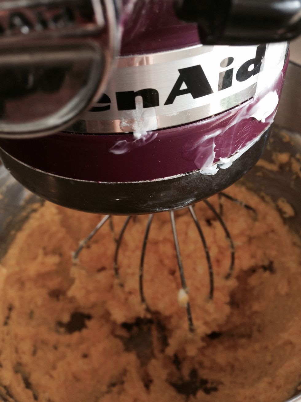 Let's start with the sweet pastry (Pasta frolla). Mix the sugar, the eggs, the flour,the butter in the mixer all by hand untill crumble.