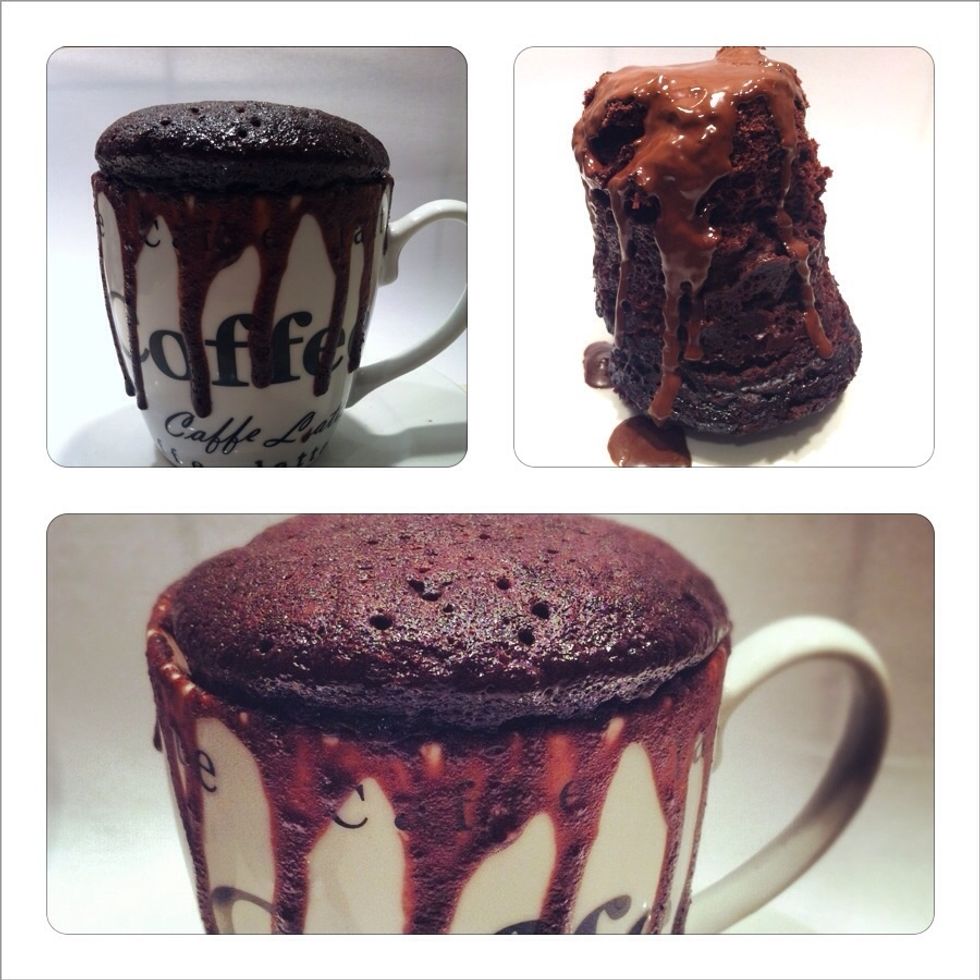 Let the cake rest in the mug for a moment and turn it looked on a plate. Voila - the world's fastest and easiest chocolate cake!
