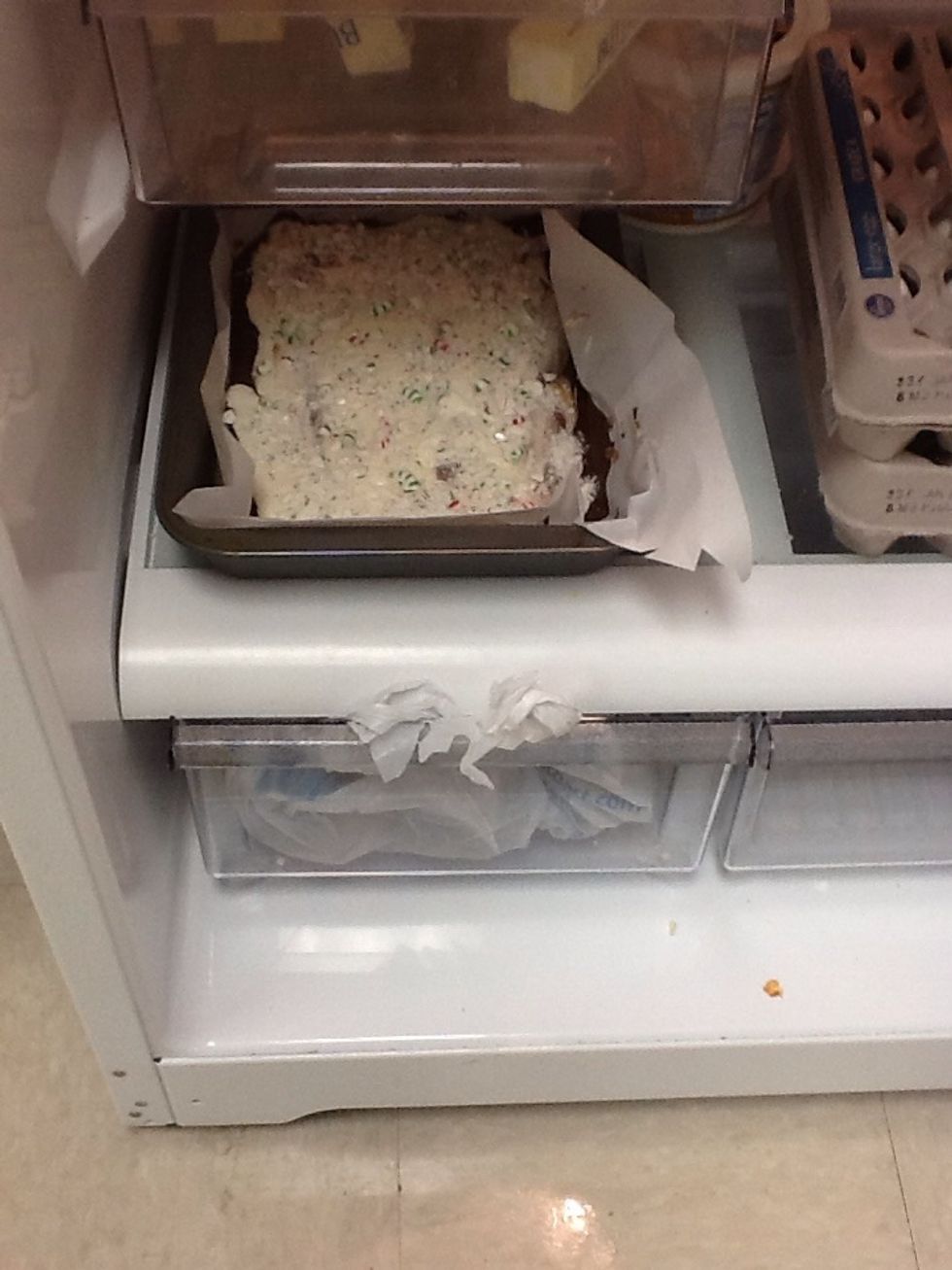 Let the chocolates harden in the refrigerator for 2 hours.