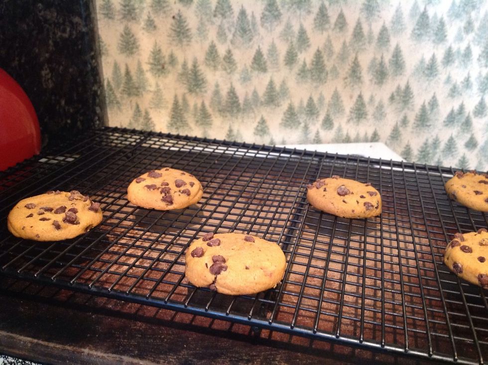 Let the cookies cool on the cooling rack or plate for about 15 minutes.