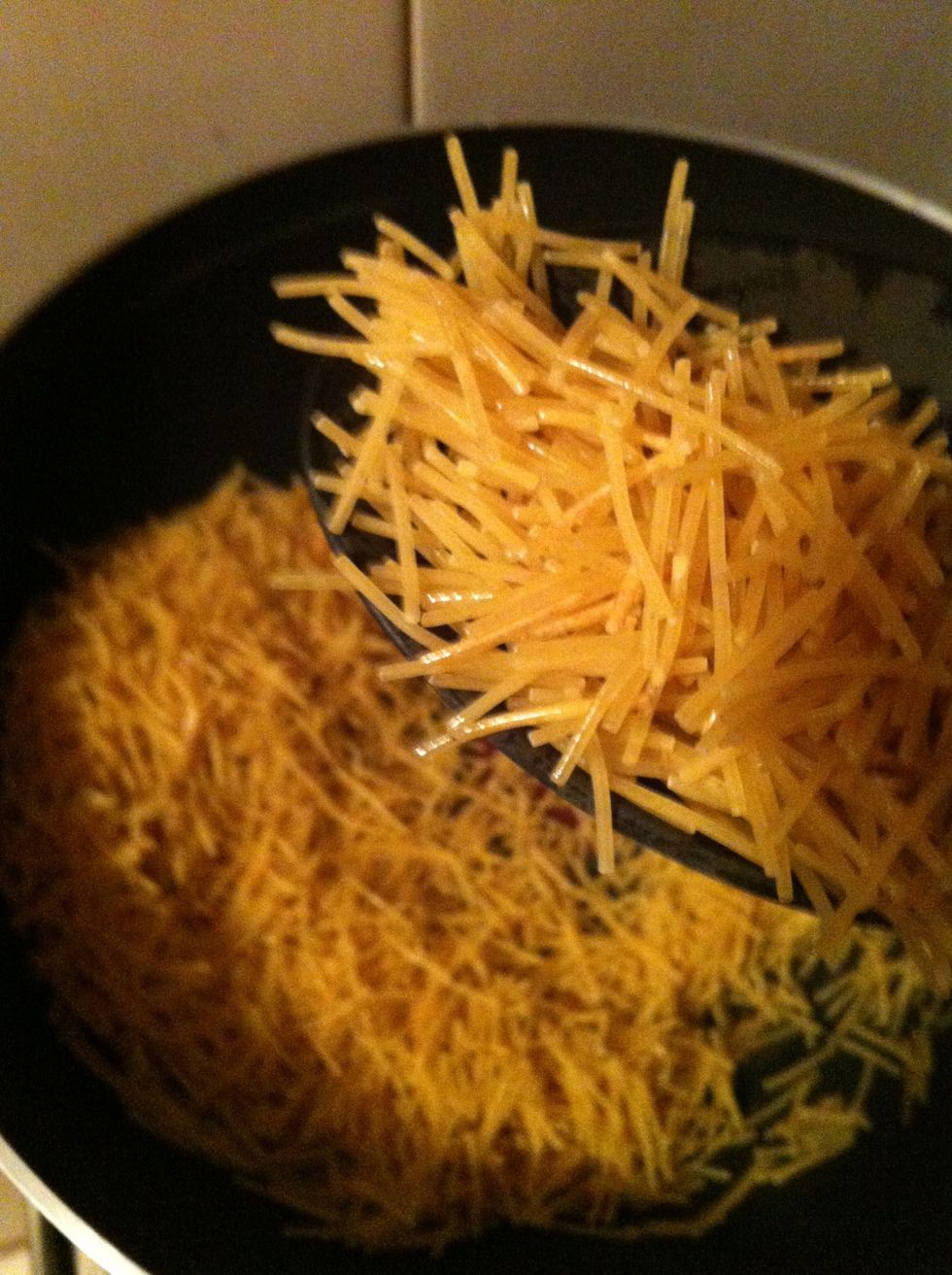 Let the pasta in the pan Aproximated 5 minutes