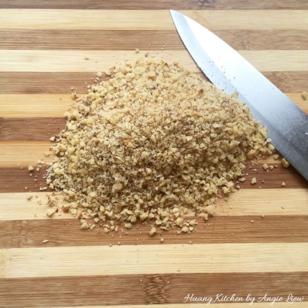 Let the walnuts cool and then finely chopped the walnuts.