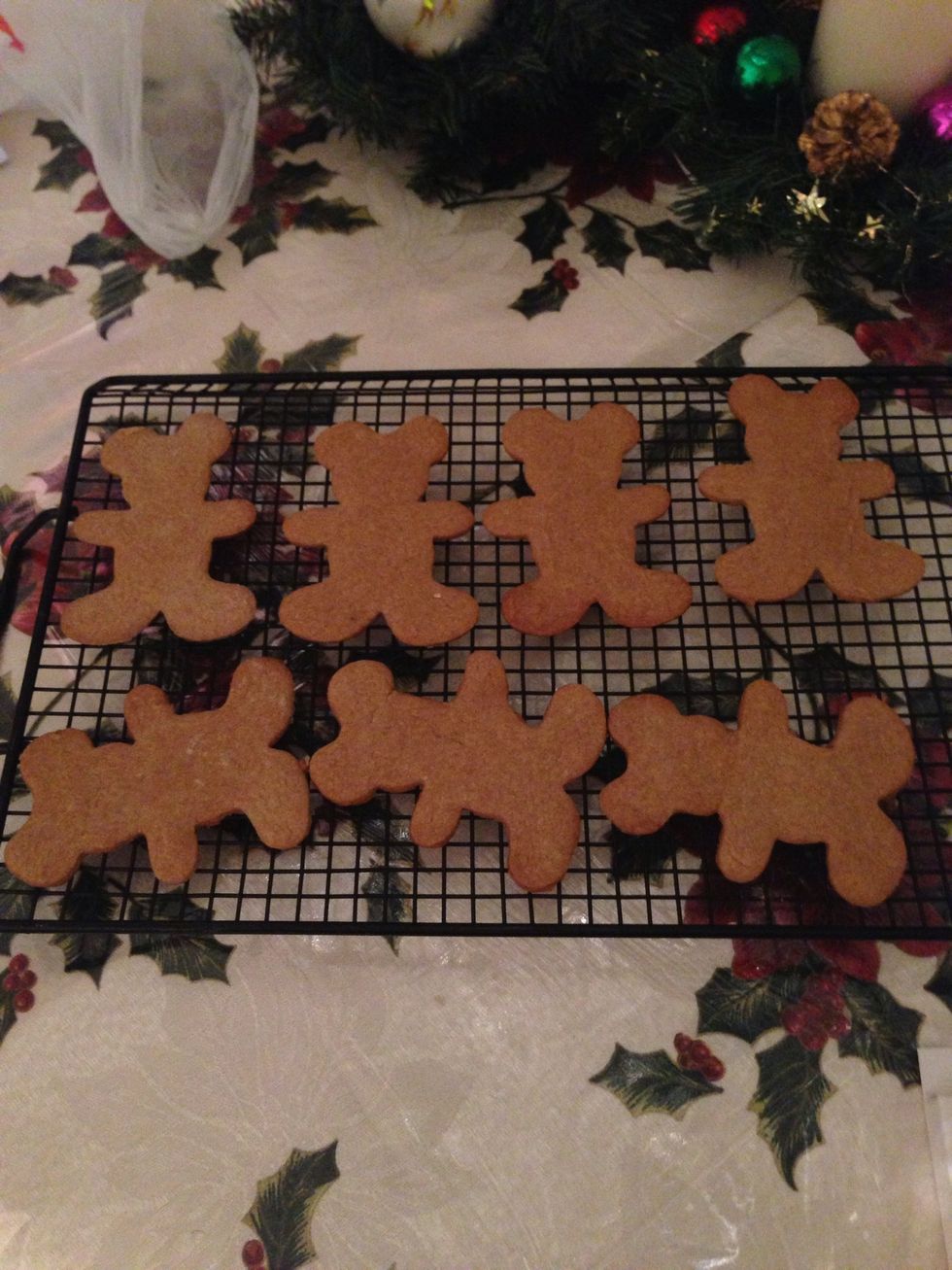 Let them cool for at least 10-15 minutes before decorating!