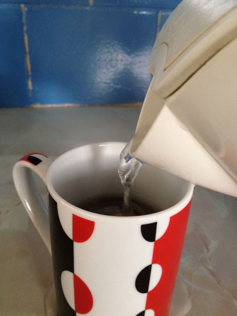 Lets add the boiling water you want to fill at least 80% of the cup or mug up. This will give you a richer flavour then if you only filled it half way or even 70%. Depends how strong you want it