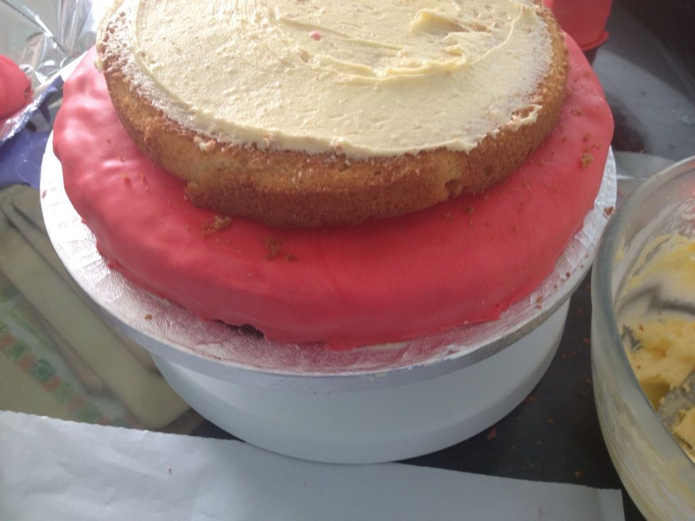 Level out the other 10" cake and cover with red icing (sorry no picture) stick on the first 6" cake with icing and cover with more icing