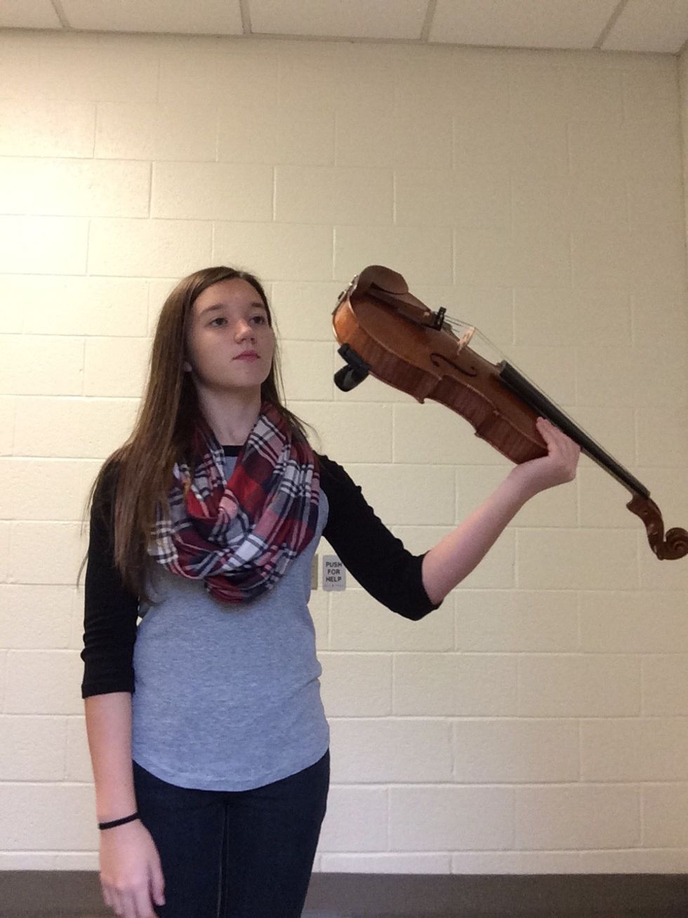Lift the instrument above your shoulder.