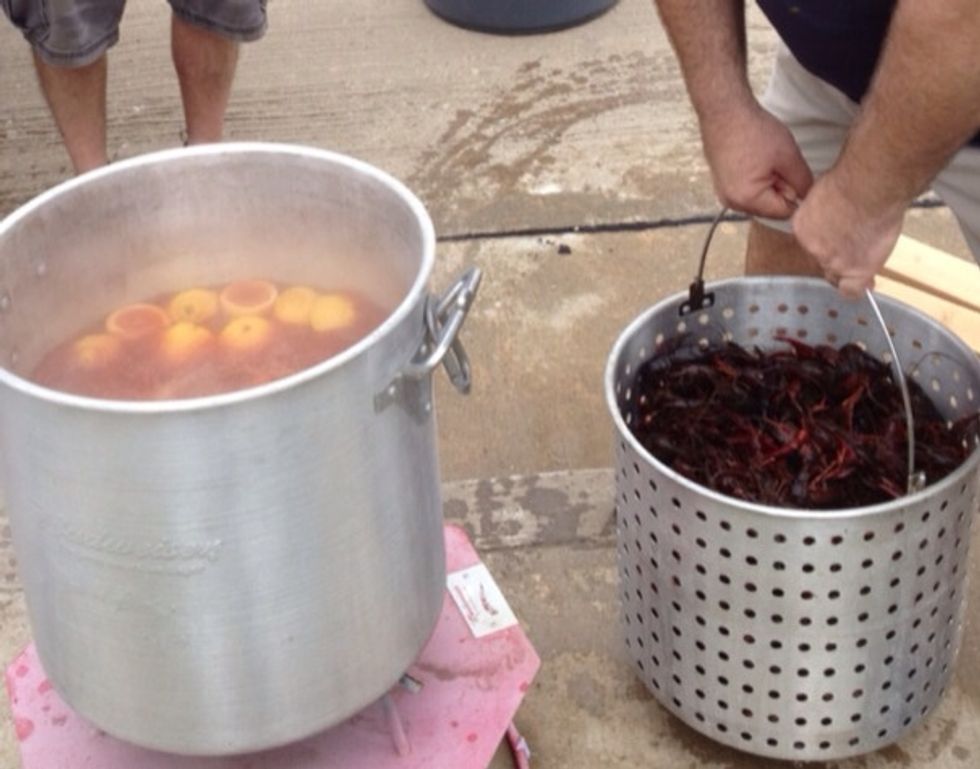 Lift your crawfish into the boil