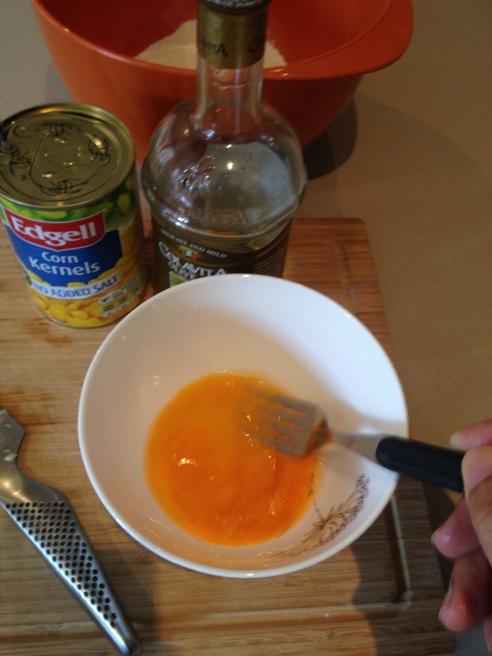 Lightly beat 2 eggs in a bowl