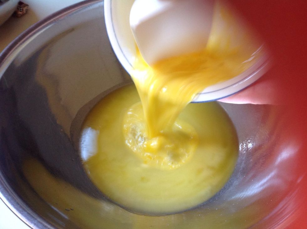 Lightly beat the eggs and pour into the bowl with the butter