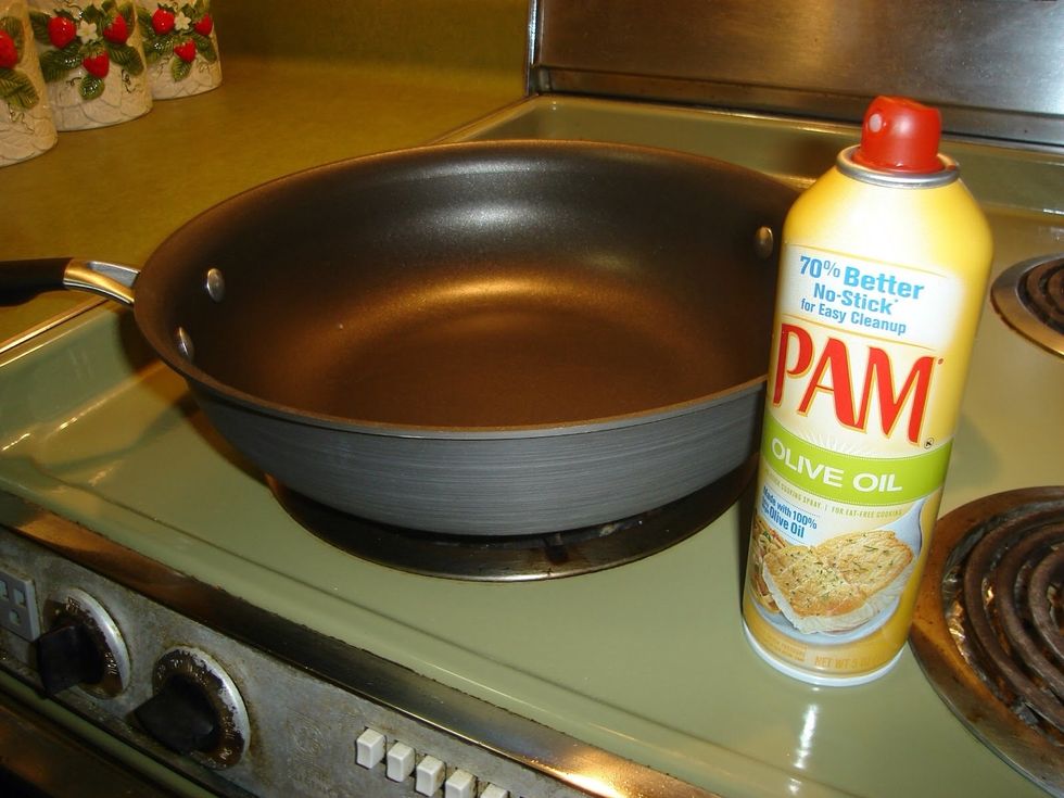 Lightly coat nonstick skillet with olive oil spay and place over medium heat.
