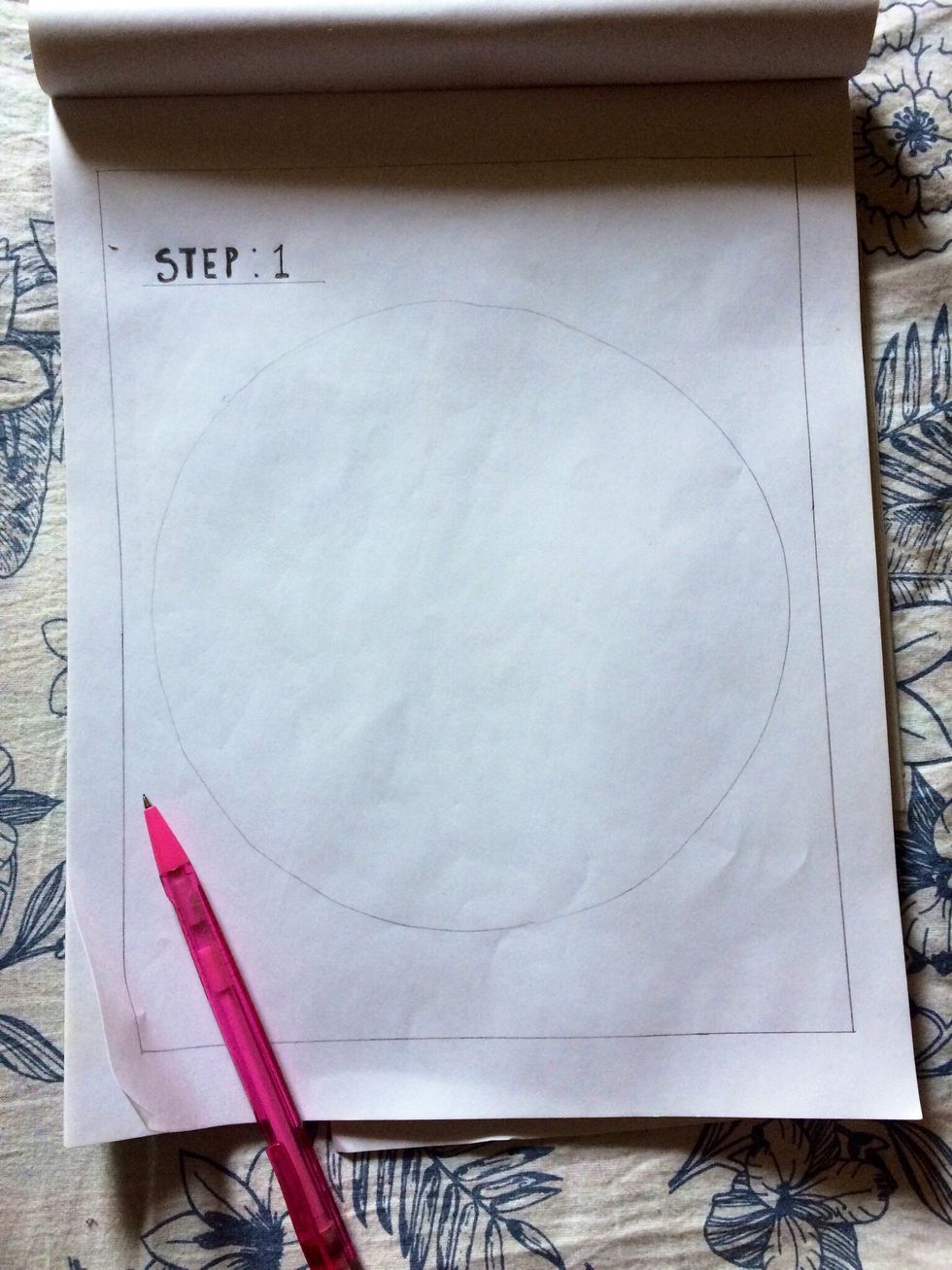 Lightly draw a circle.