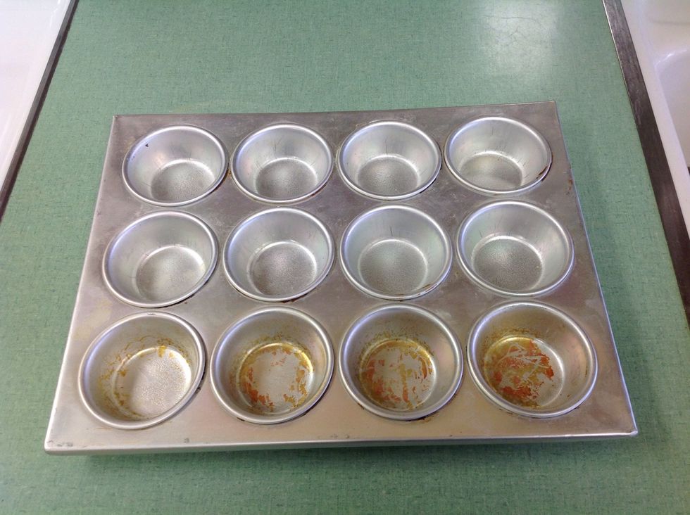 Lightly grease a 12 cup muffin tin.