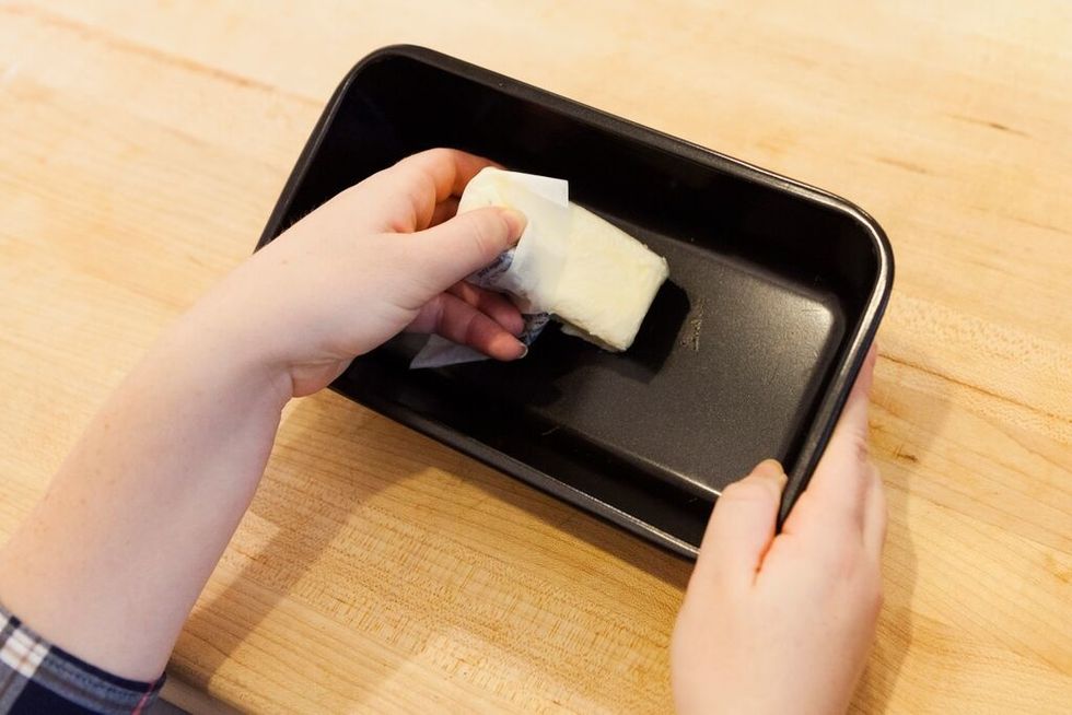 Lightly grease a bread loaf pan with butter.