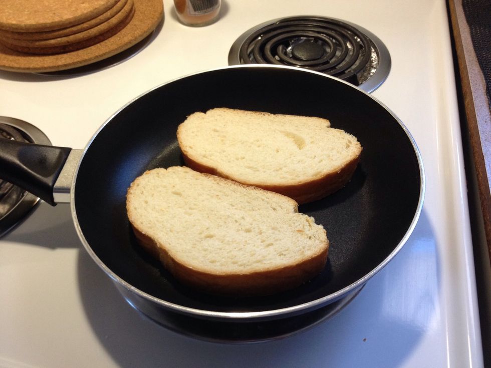 Lightly sear the buttered side till its golden and crunchy.