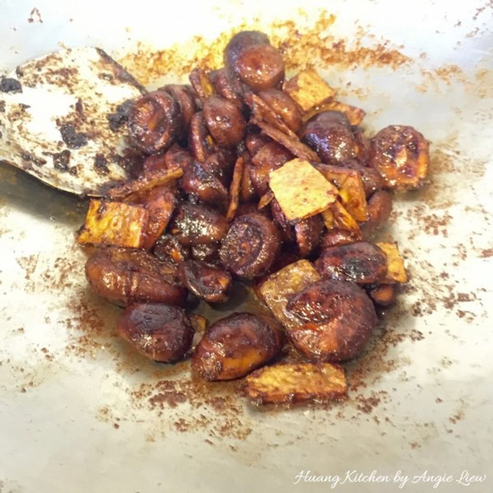 Lightly toss to mix the sweet beancurd with the flavoured shiitake mushrooms.