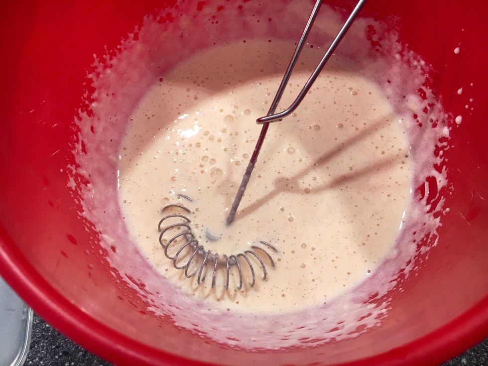Like so. Allow the batter to swell a few minutes. It becomes very thick.