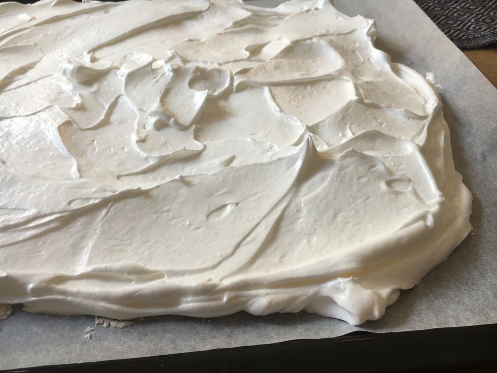 Like so. Of course you can make it round if you like. Bake it for 11/2 hours at 125 C. Then turn off the oven and let it sit there a few more hours.