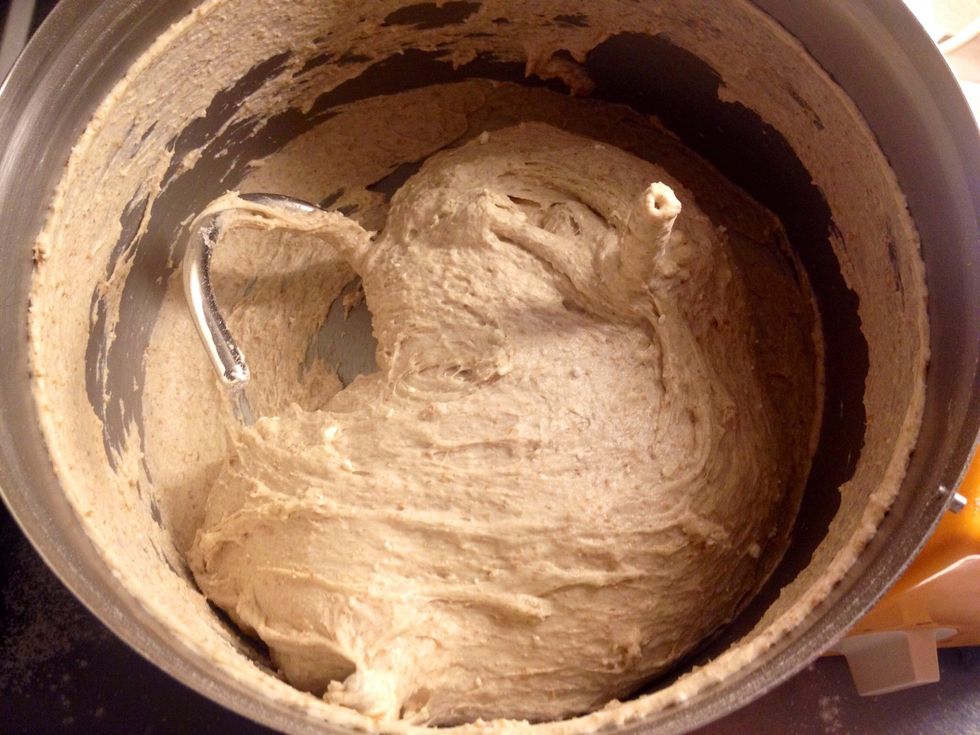 Like so. The dough shouldn't stick to the container walls. When it's not anymore the dough us ready. At this point I moved the dough to yet another container to ferment.