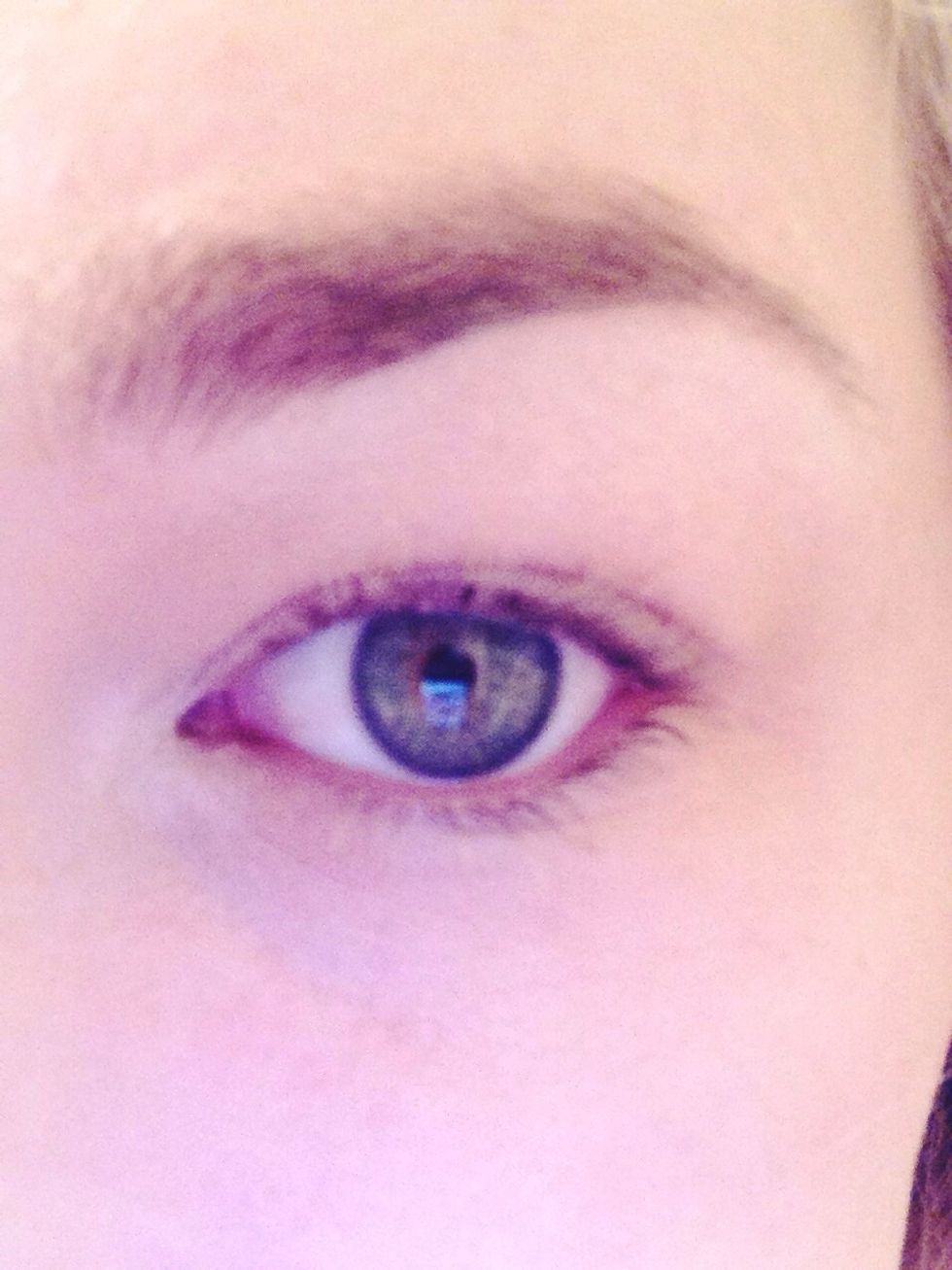 Like so. Very subtle and very natural, but the highlighting defines your features and makes your eye pop.