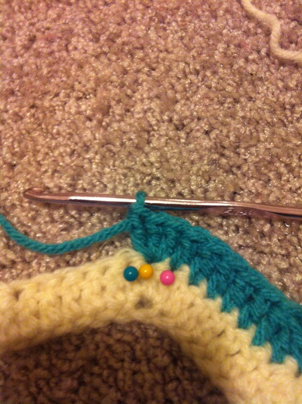 like this... all three into the yellow one :) aaaand... 5 double crochet again... starting at the green pin :)