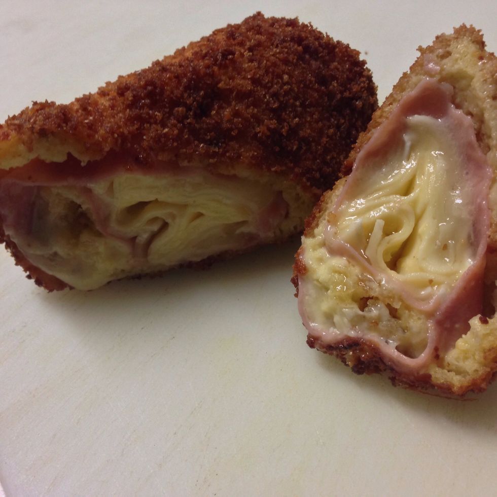 Like this, for the sauce boil the potatoes, then saut\u00e9 them whit onion and tuna, blend it and ad the cream at the end, put salt and pepper