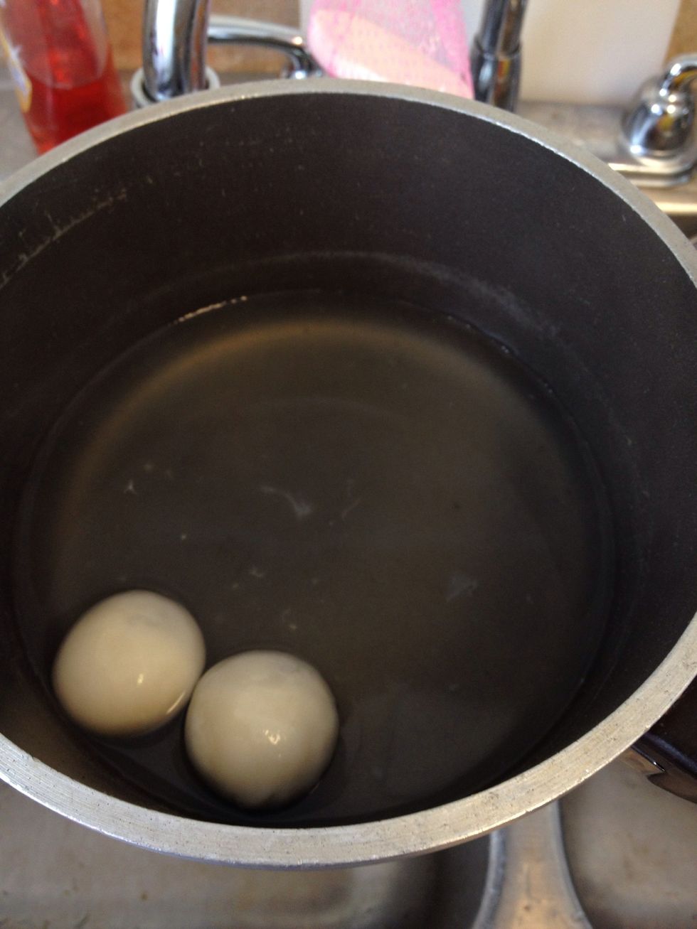 Like this. Later we'll add the glutinous rice 1:1 in proportion to the water. So depending on how many your feeding, adjust the water.