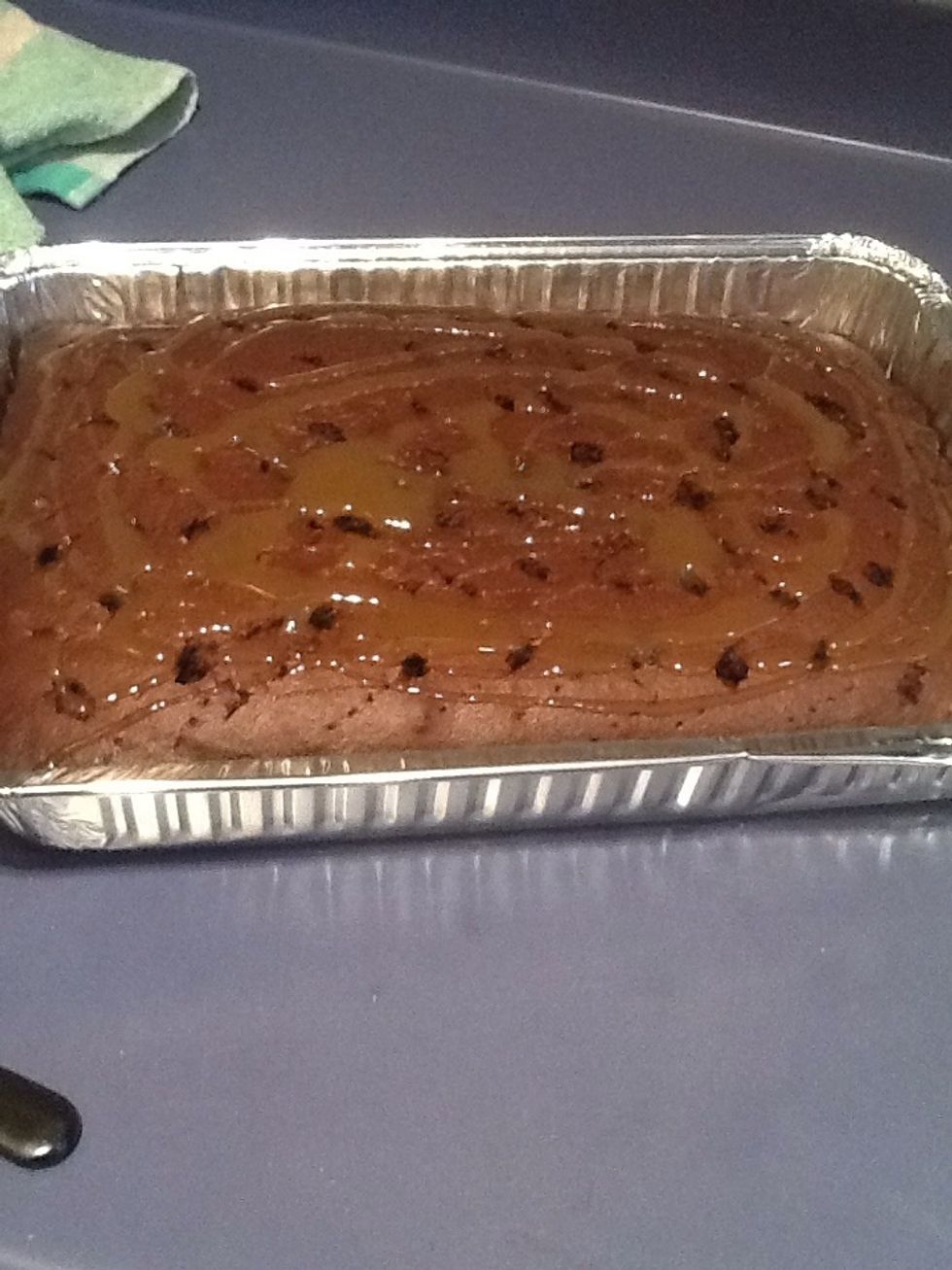 Like this, spread all over. Your cake should be warm but not hot to let the Carmel sink into the cake. Let cool completely after this.