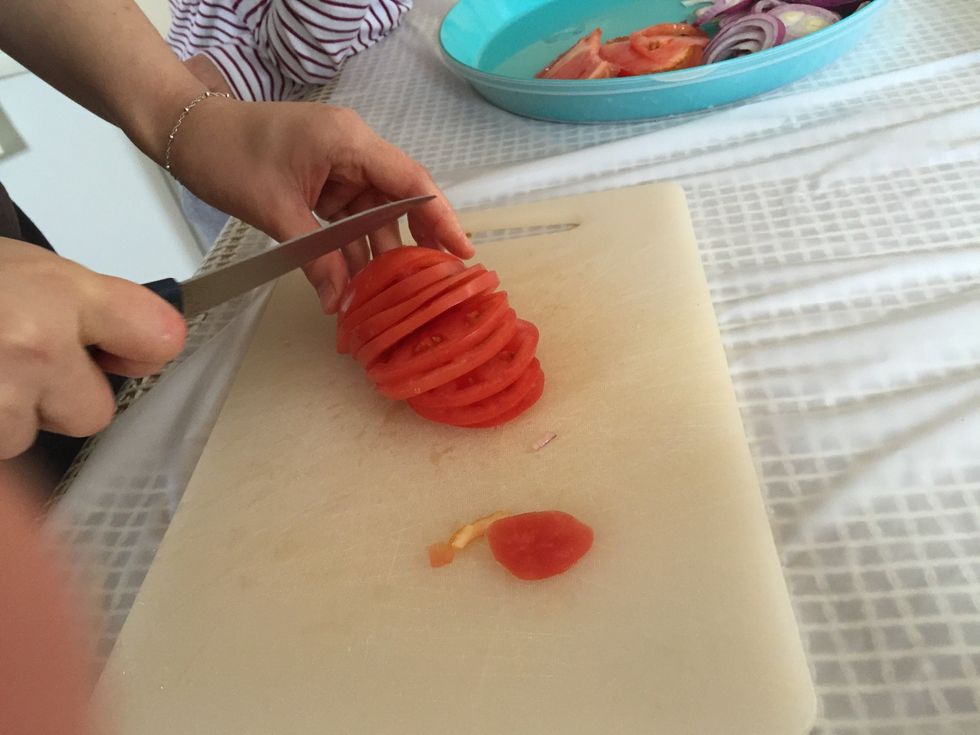 Like tomatoes,onions ,cheese and even lettuce