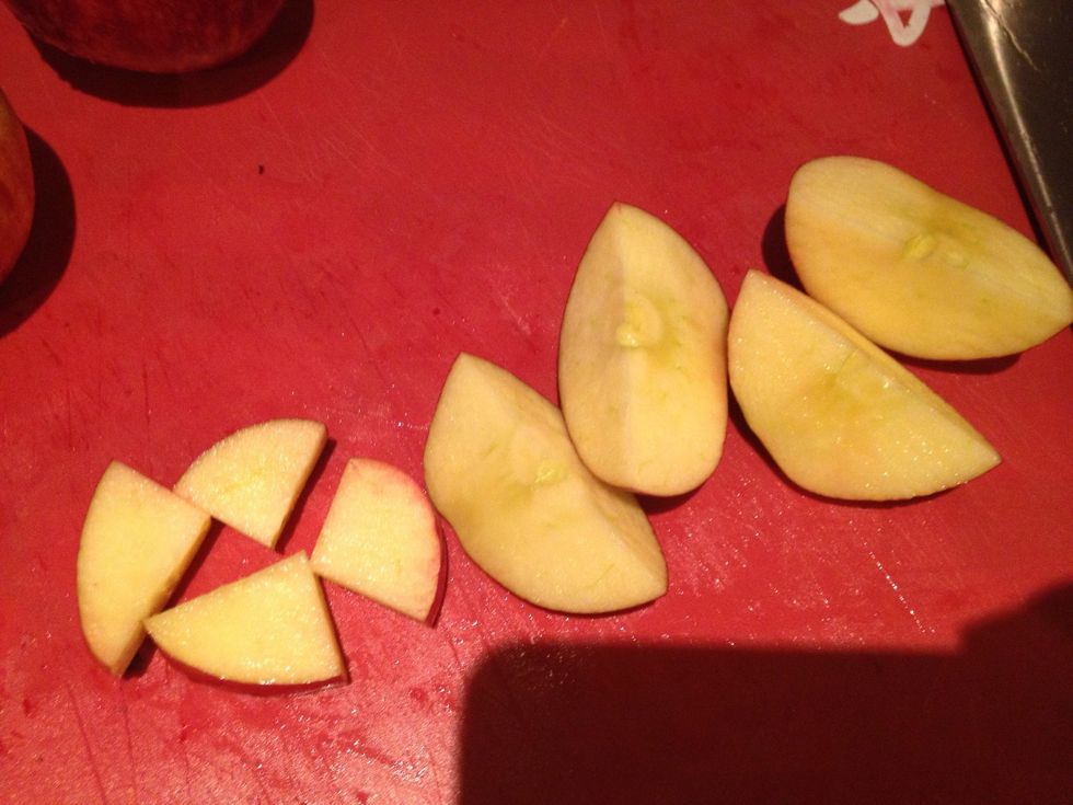 Like you did with the beetroot, cut the apples into wedges.