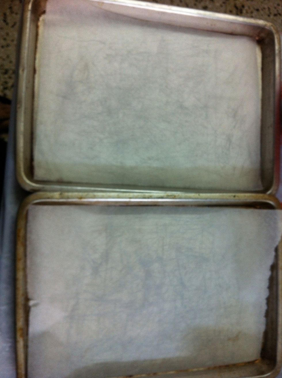 Line 2 baking sheets with parchement paper of silpats, pre heat oven on 350 F or 180 C