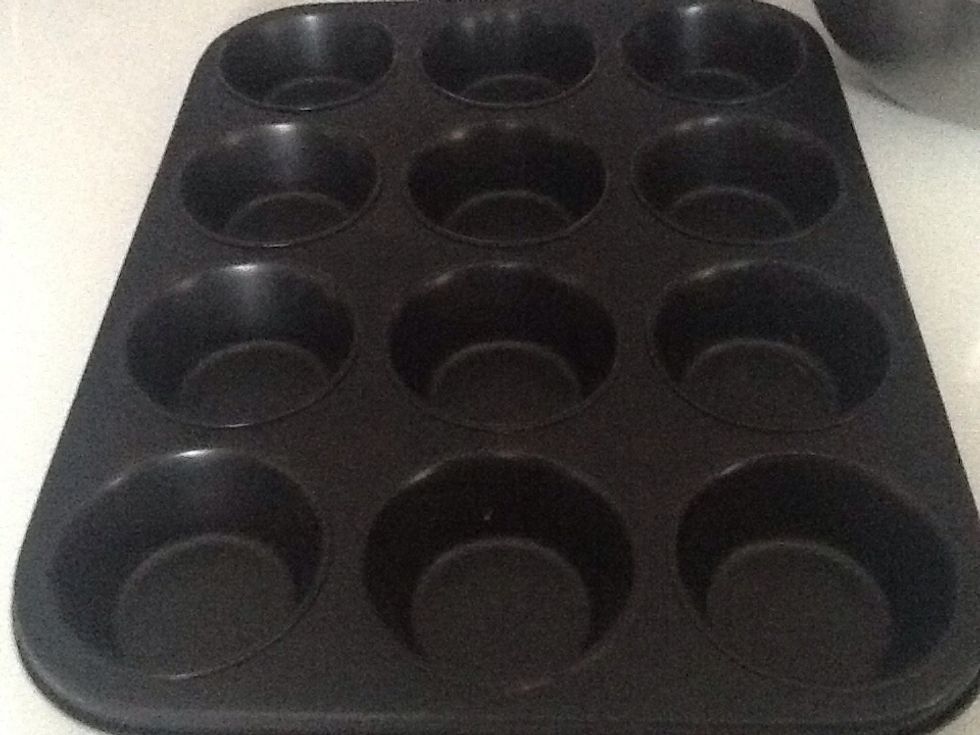 Line a 12 cupcake pan with cupcake papers