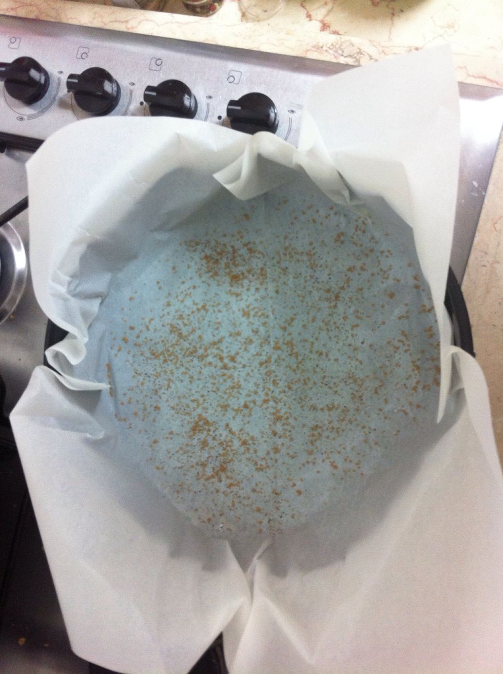 Line a baking sheet with baking paper and sprinkle a little cinnamon and brown sugar.