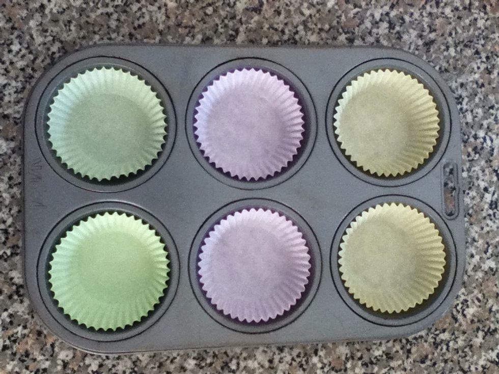 Line a cupcake tin with 6 - 8 cupcake cases. Preheat your oven to 180 degrees Celsius.