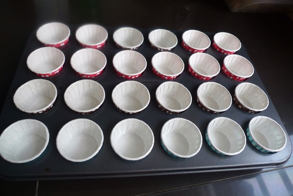 Line a muffin tray with muffin liners. To appeal to kids, I have chosen different colour muffin liners.