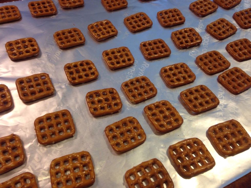 Line baking sheet with parchment or non stick foil. Fill with a layer of pretzels.