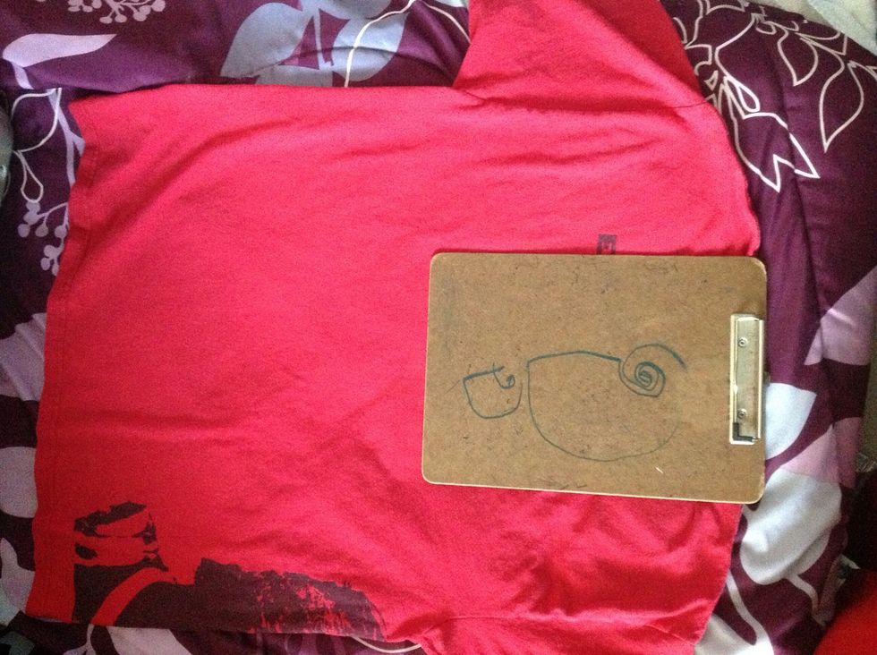 Line clipboard up with the center of the collar or shirt
