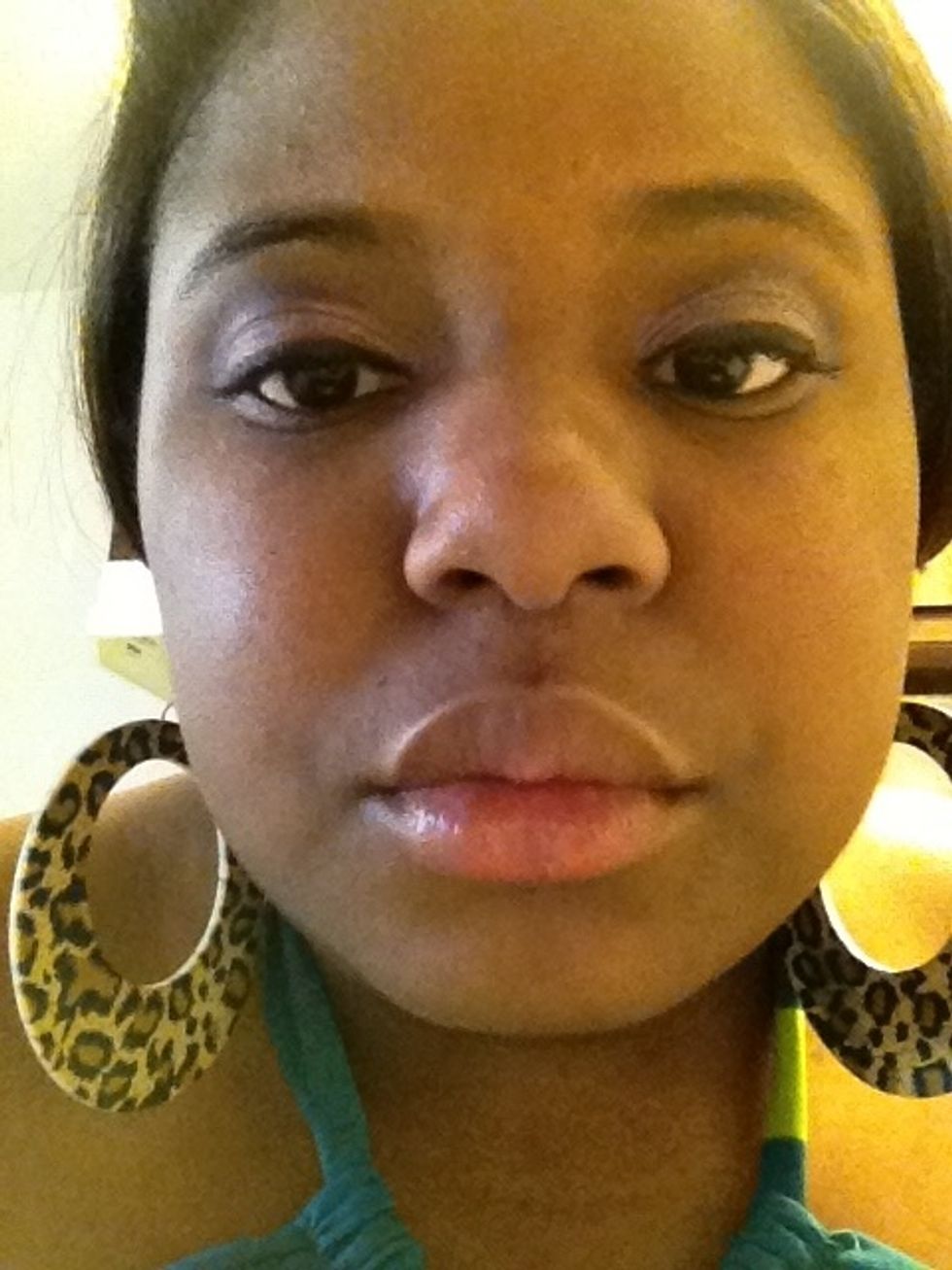 Line eyeline with a gel liner