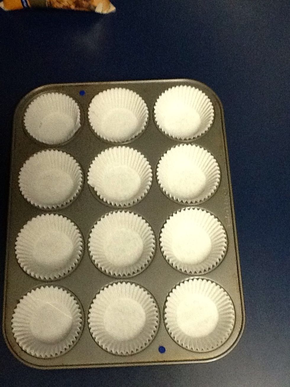 Line muffin pan
