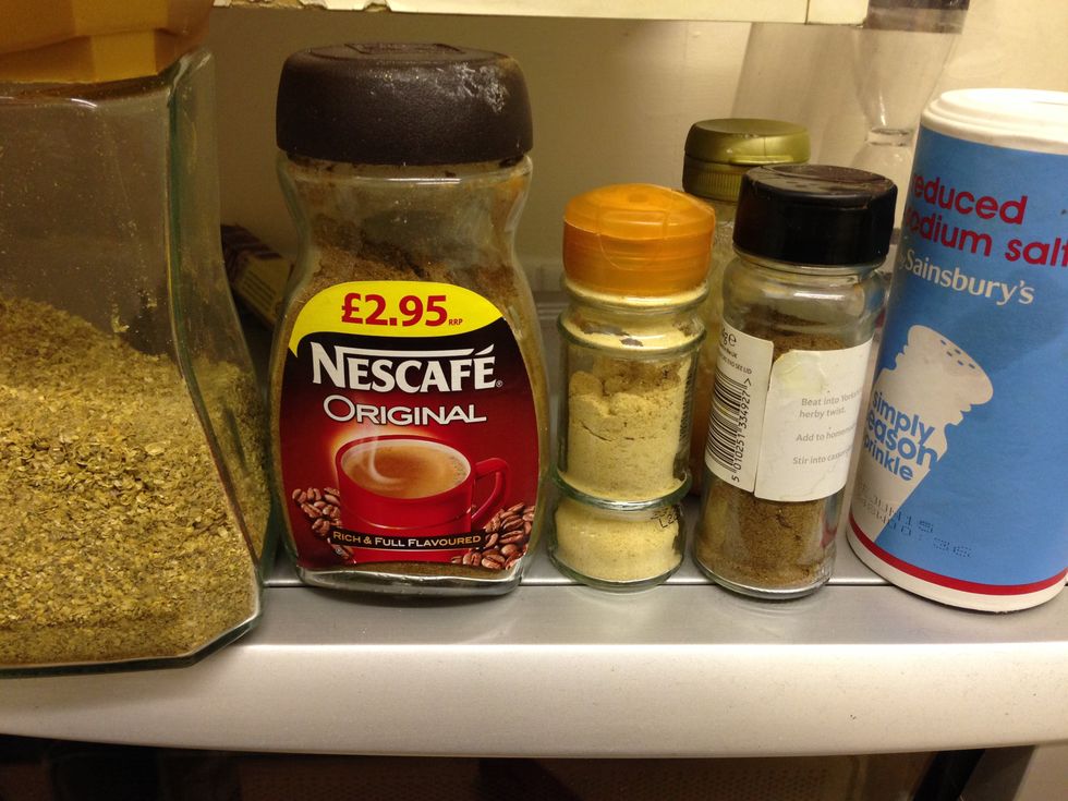 Line up of delicious Mediterranean spices (left to right): coriander, allspice (aka 7 spices), ground ginger, ground black pepper, salt