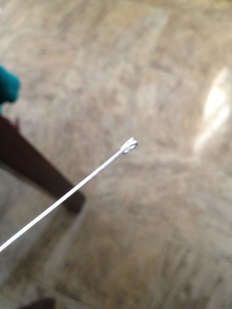 Line up the cut end with the loop so that it looks more finished.