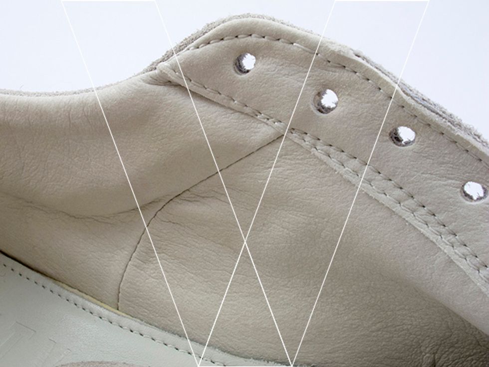 Lining: Take note of the unusual stitch line on the inside lining. The single witchlike above the laces holes becomes a double stitch line below the holes.