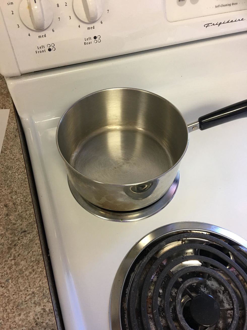 Locate a saucepan.