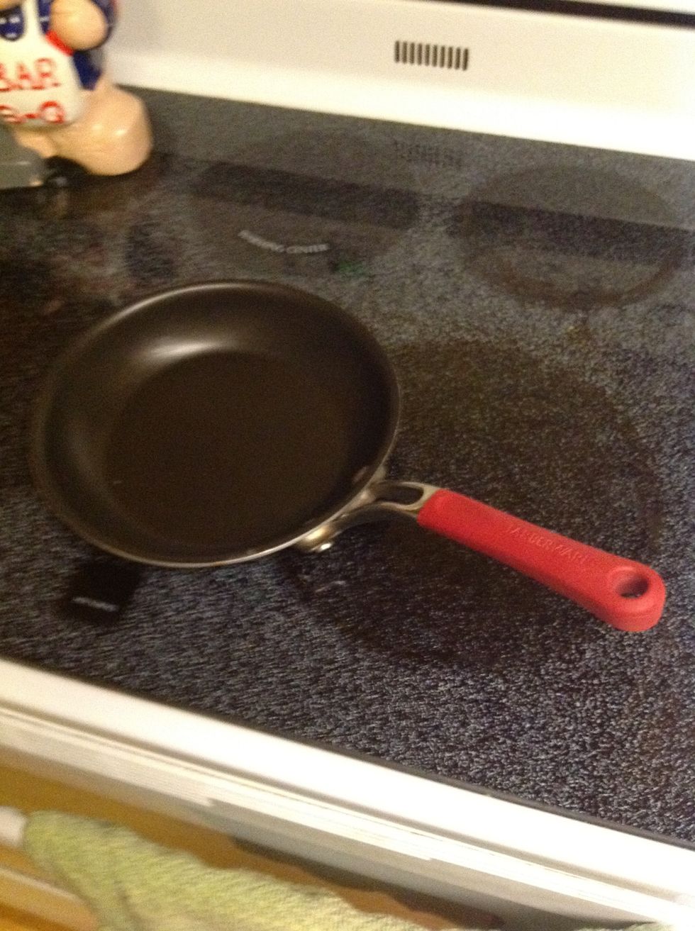 Locate pan that is able to cook eggs