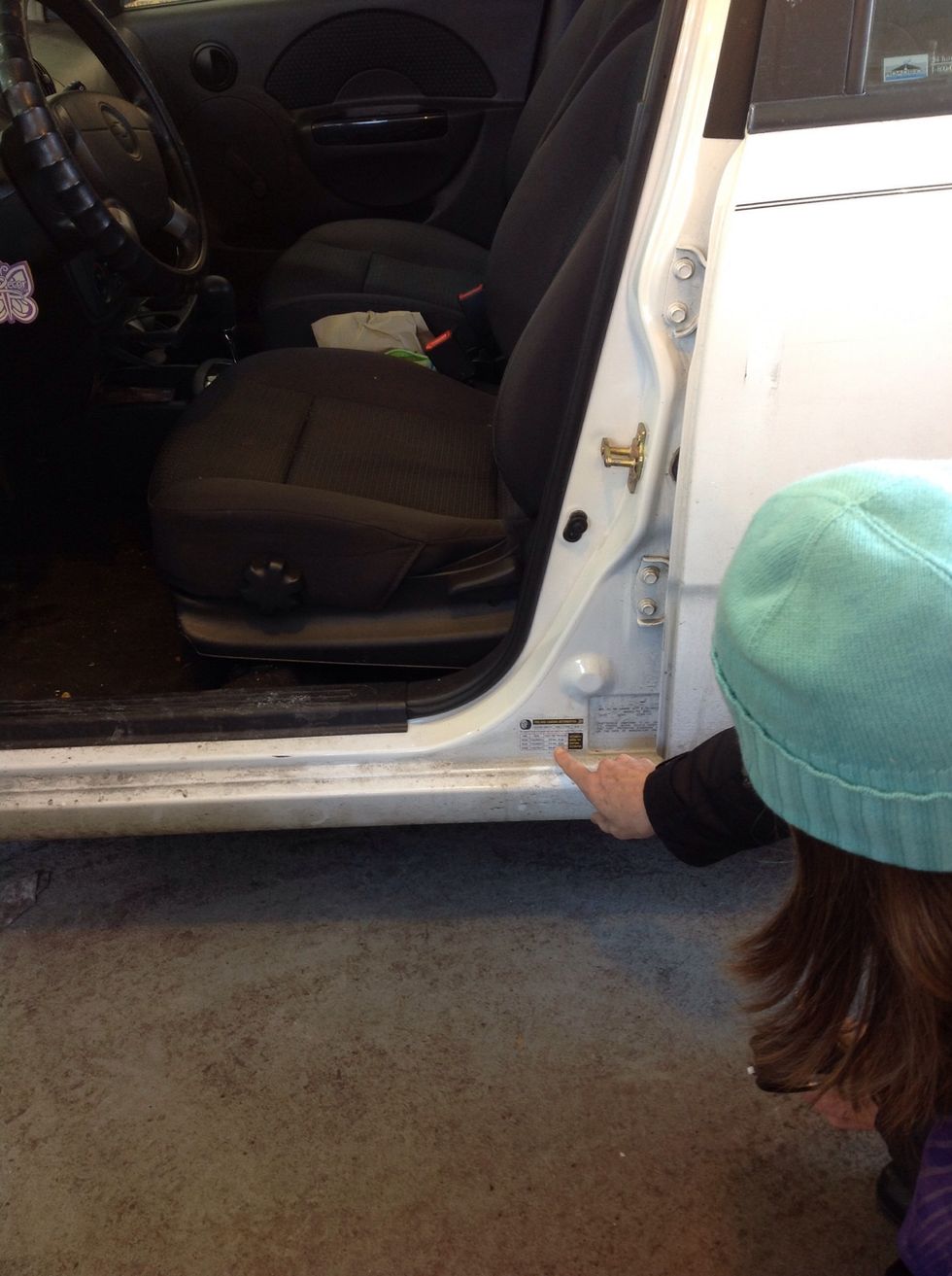 Locate the recommended tire pressure. It can be found listed on your drivers-side door frame or in your owners manual. This cars tires are recommended to be at 30 PSI.